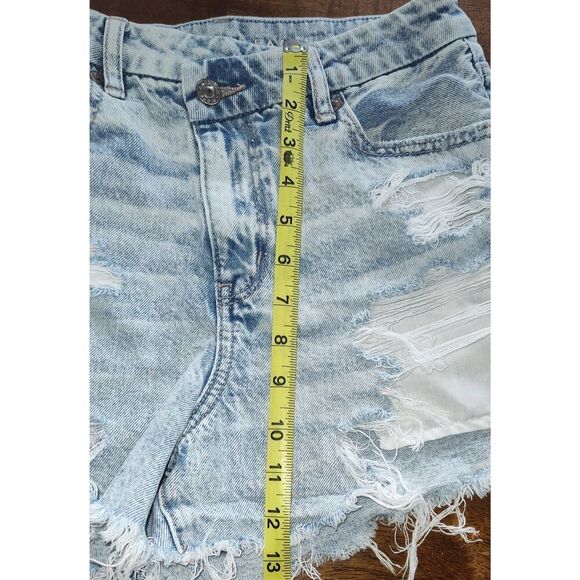 American Eagle Strigid jean shorts frayed distressed Size 4 light wash asymmetri - Picture 5 of 16